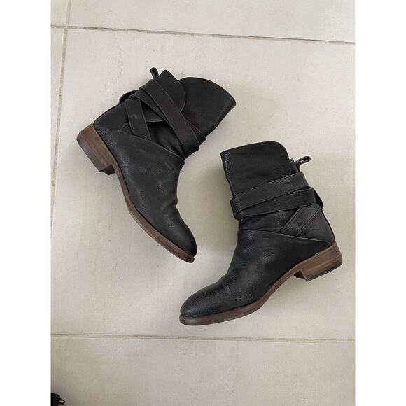 P. Monjo Ankle Boots Strappy Pull On Leather FLAWS - Picture 3 of 12